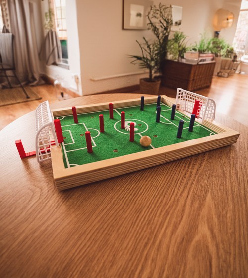 Pon a prueba tu puntería con el fútbol de mesa Mini Plakks